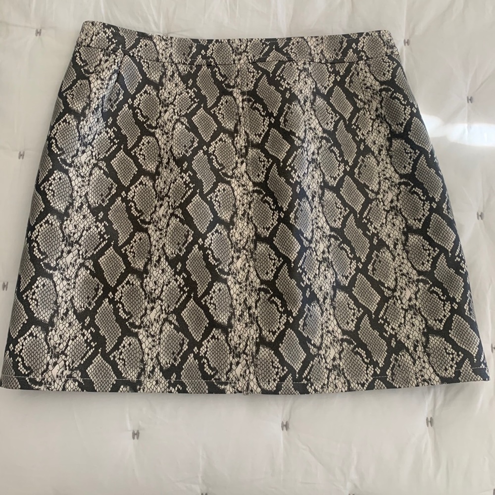 Python Print Mini Skirt - Picture 2 of 4